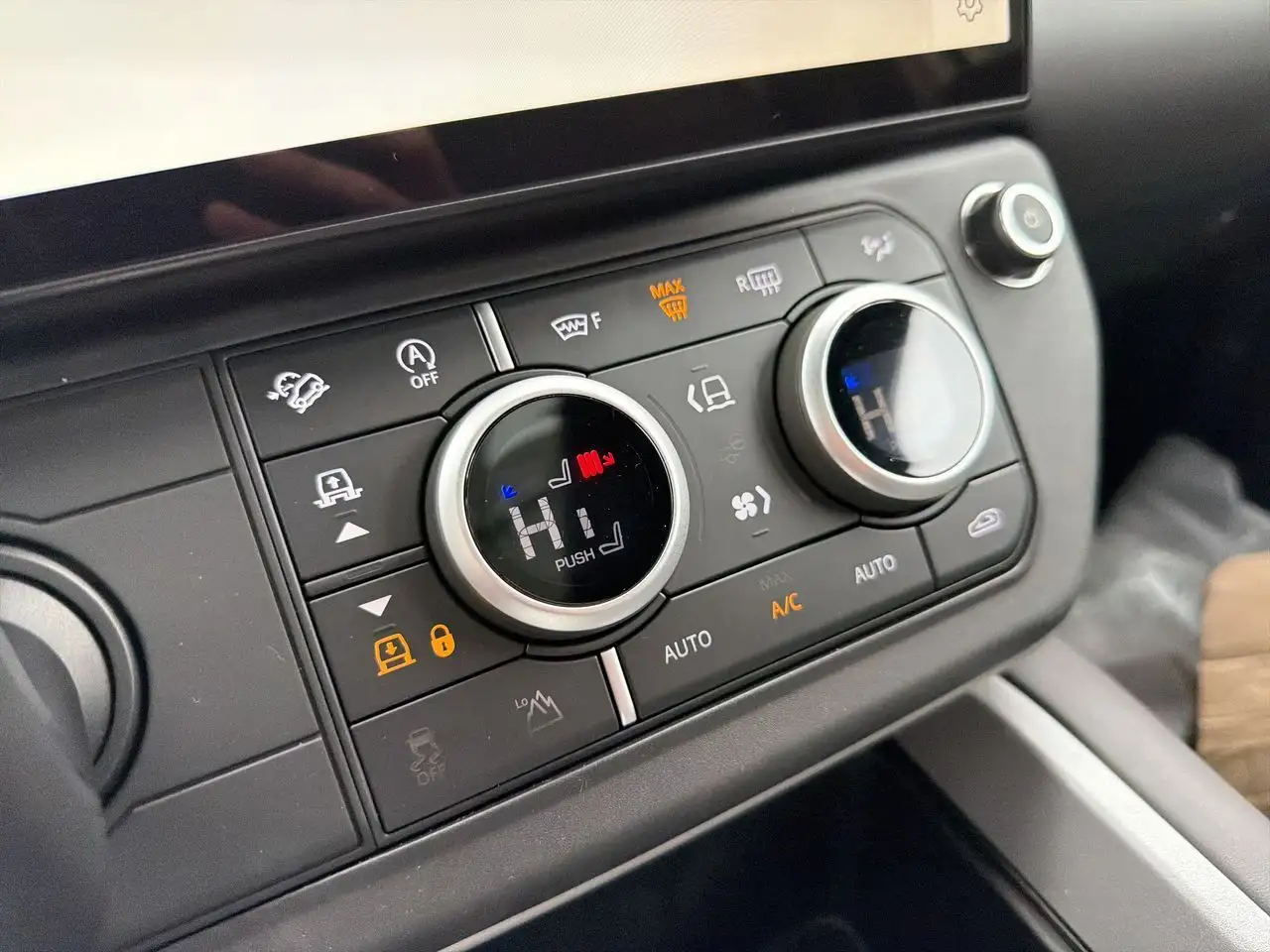 Land Rover Defender - Image 16