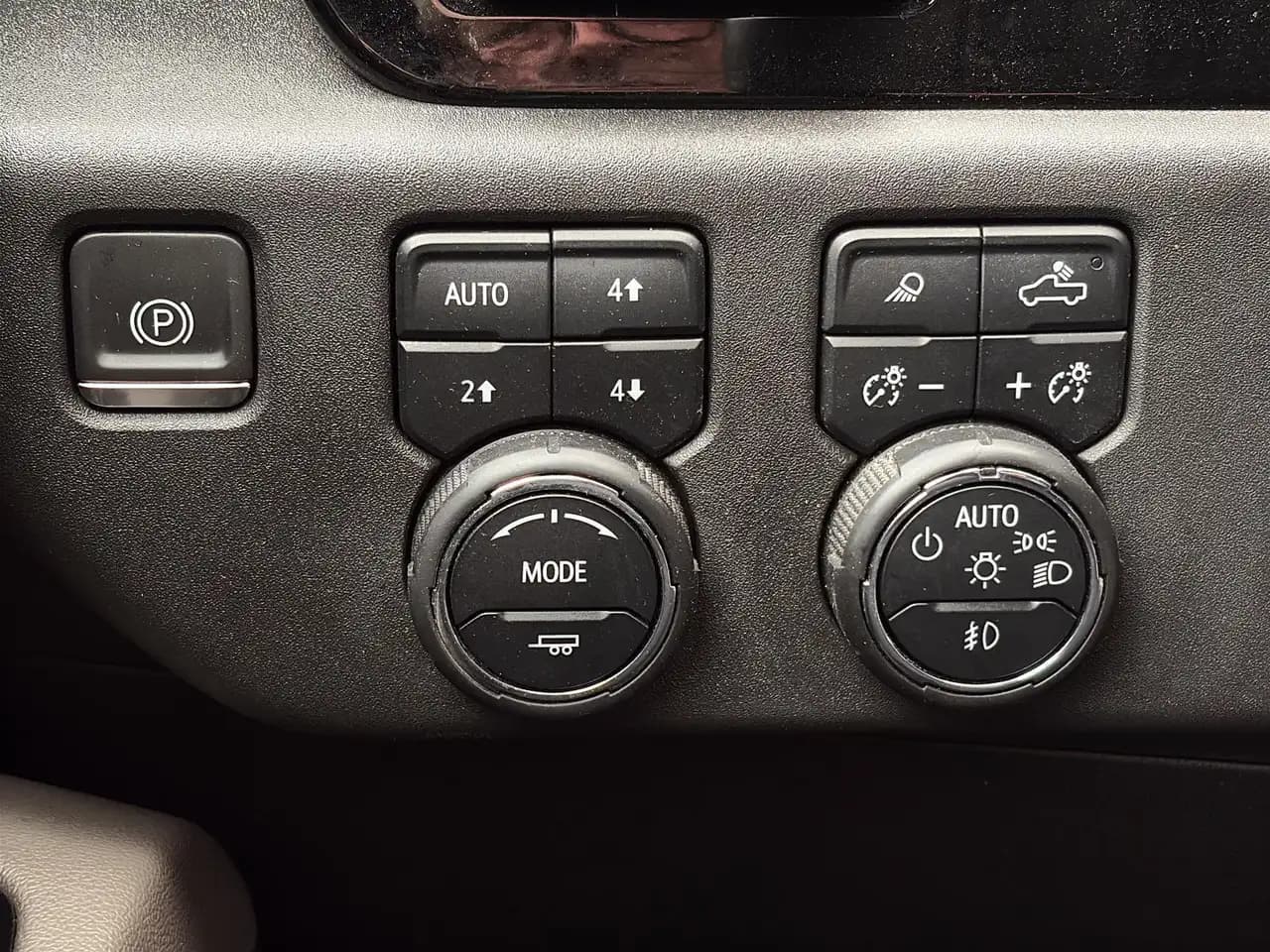 Chevrolet Silverado 1500 - Image 26