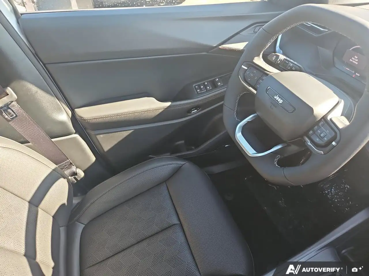 Jeep Cherokee - Image 17