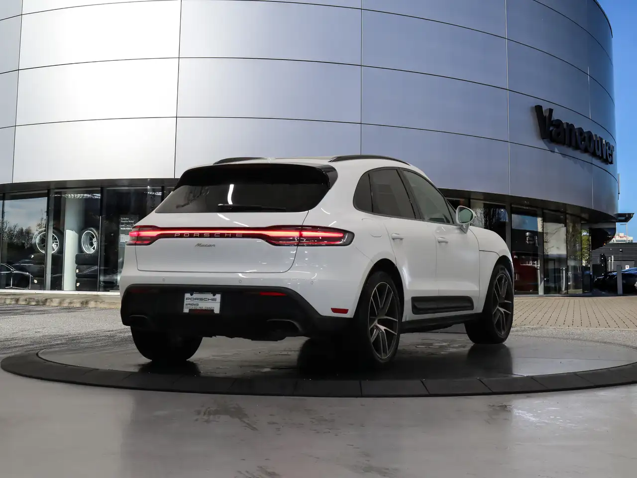Porsche Macan - Image 9