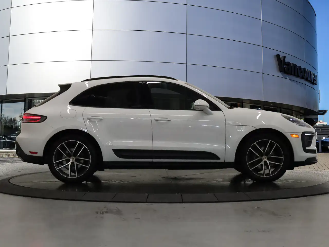 Porsche Macan - Image 10