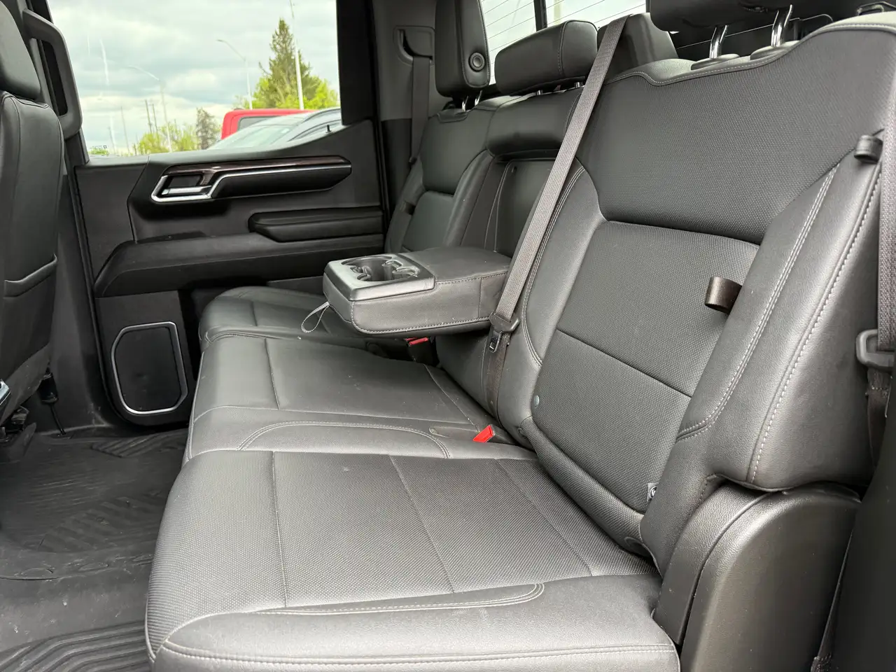 Chevrolet Silverado 1500 - Image 9