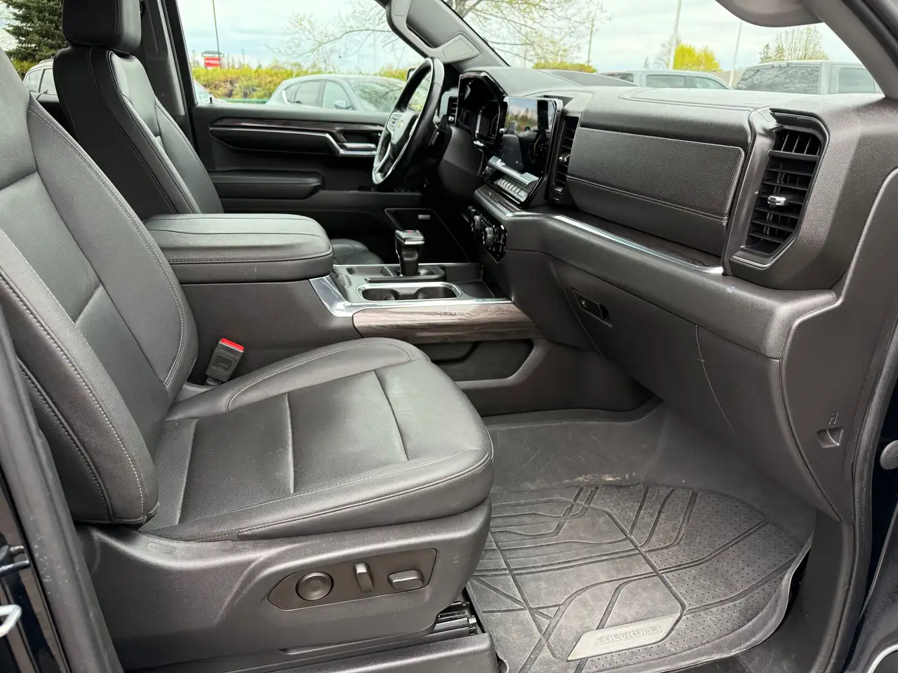 Chevrolet Silverado 1500 - Image 29