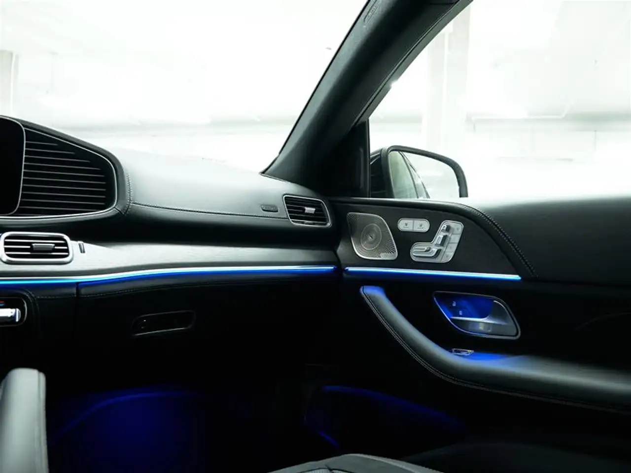 Mercedes-Benz GLE - Image 29