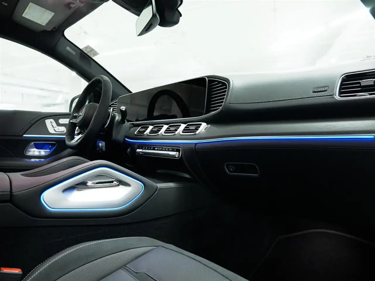 Mercedes-Benz GLE - Image 22