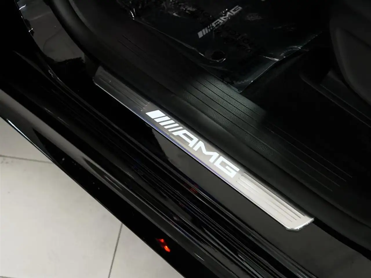 Mercedes-Benz GLE - Image 30