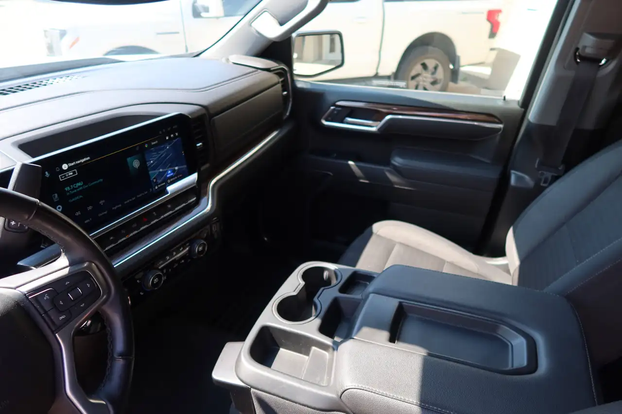 Chevrolet Silverado 1500 - Image 15