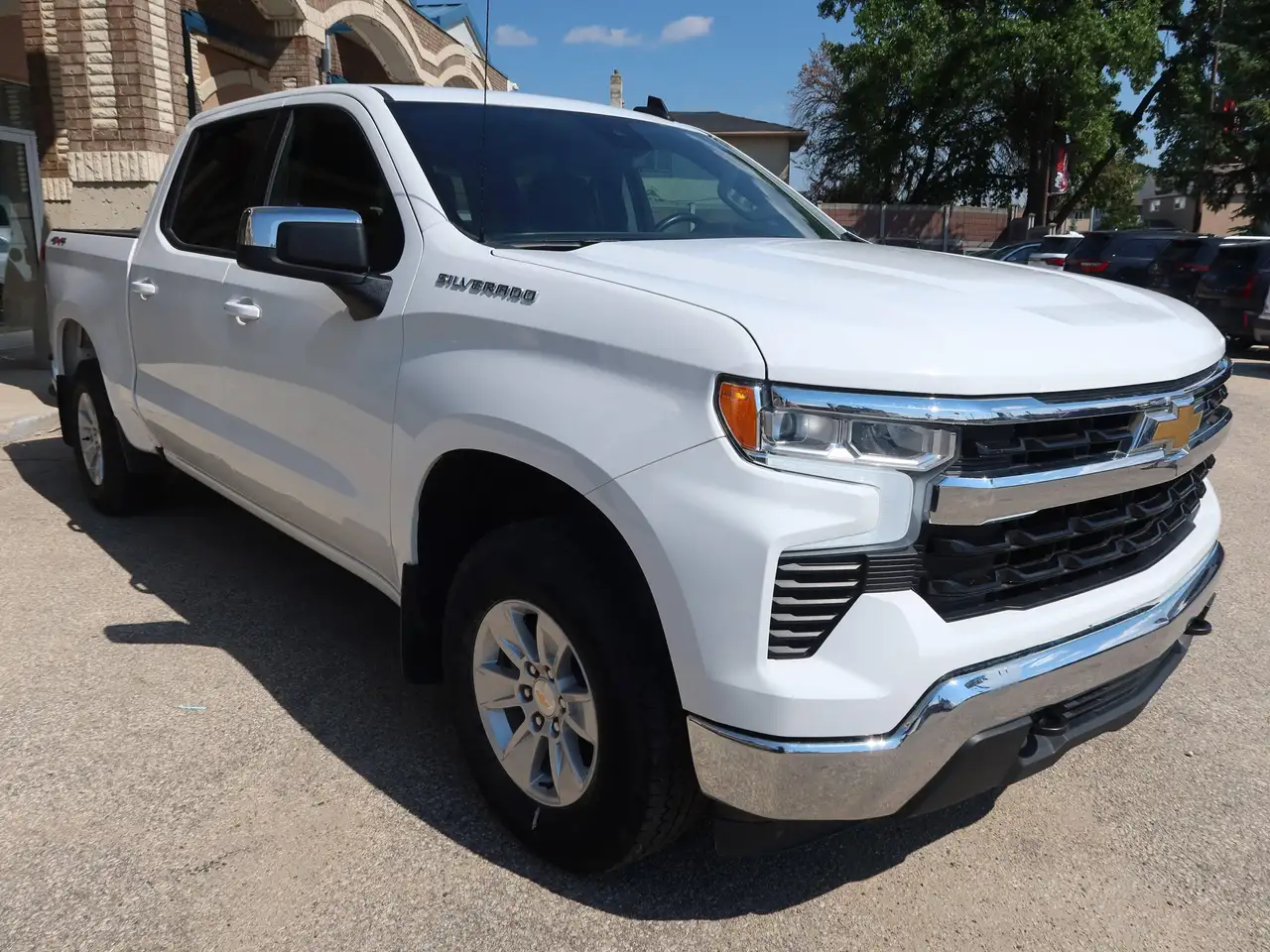 Chevrolet Silverado 1500 - Image 2