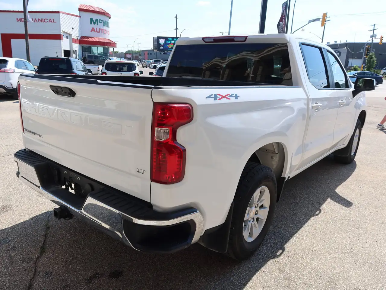 Chevrolet Silverado 1500 - Image 3