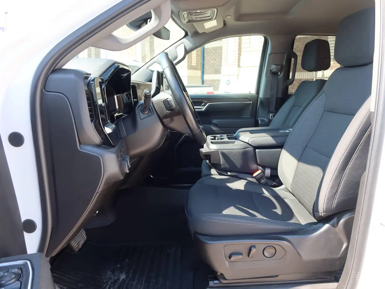 Chevrolet Silverado 1500 - Image 14