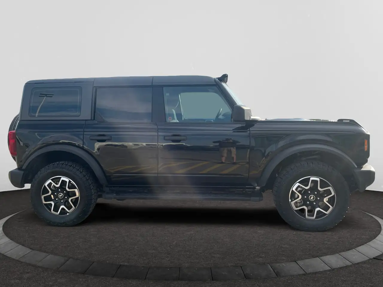 Ford Bronco - Image 6