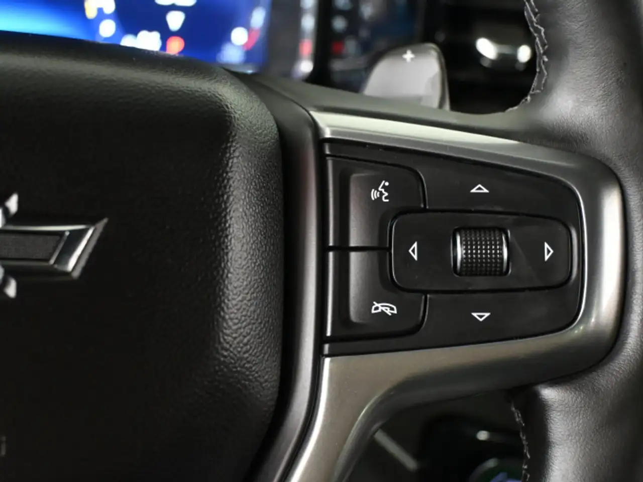 Chevrolet Silverado 1500 - Image 16