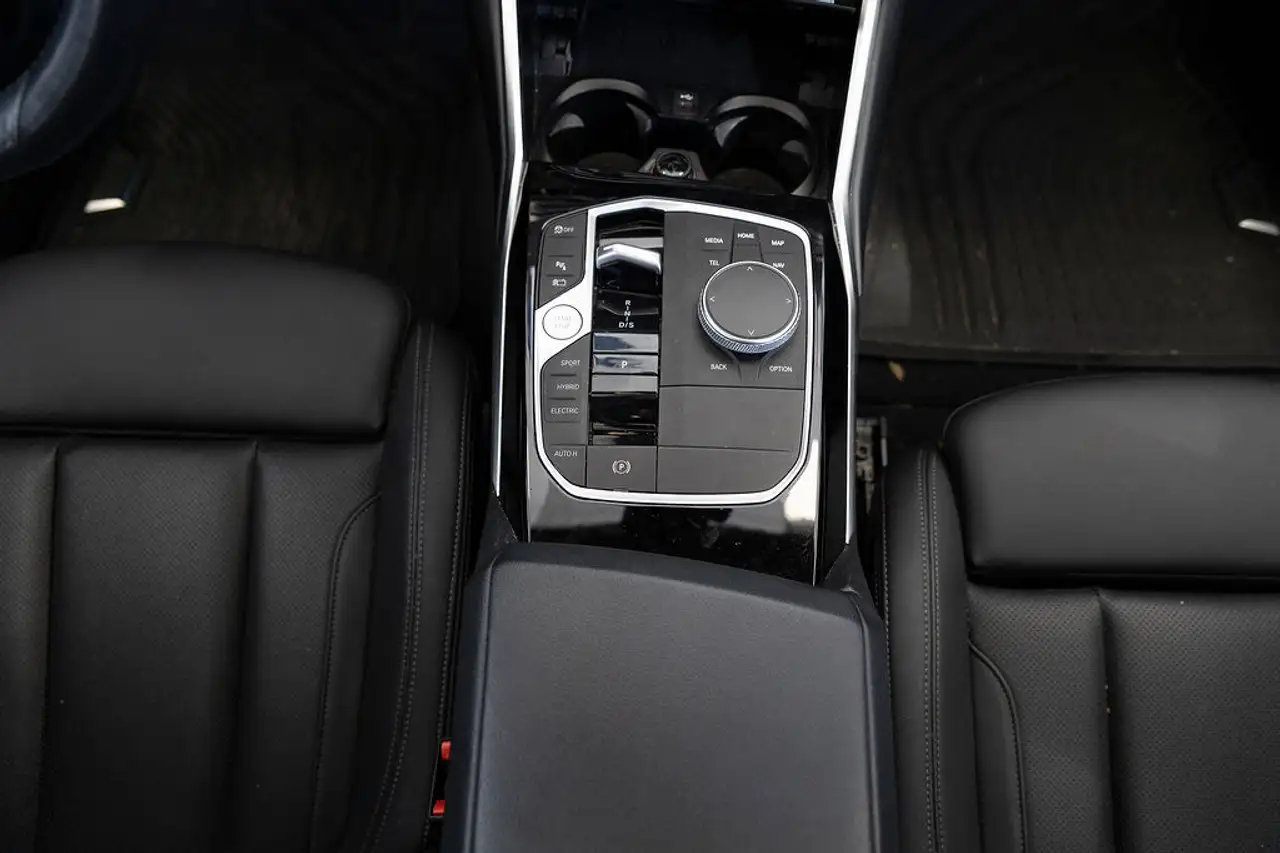 BMW 3 Series - Image 28