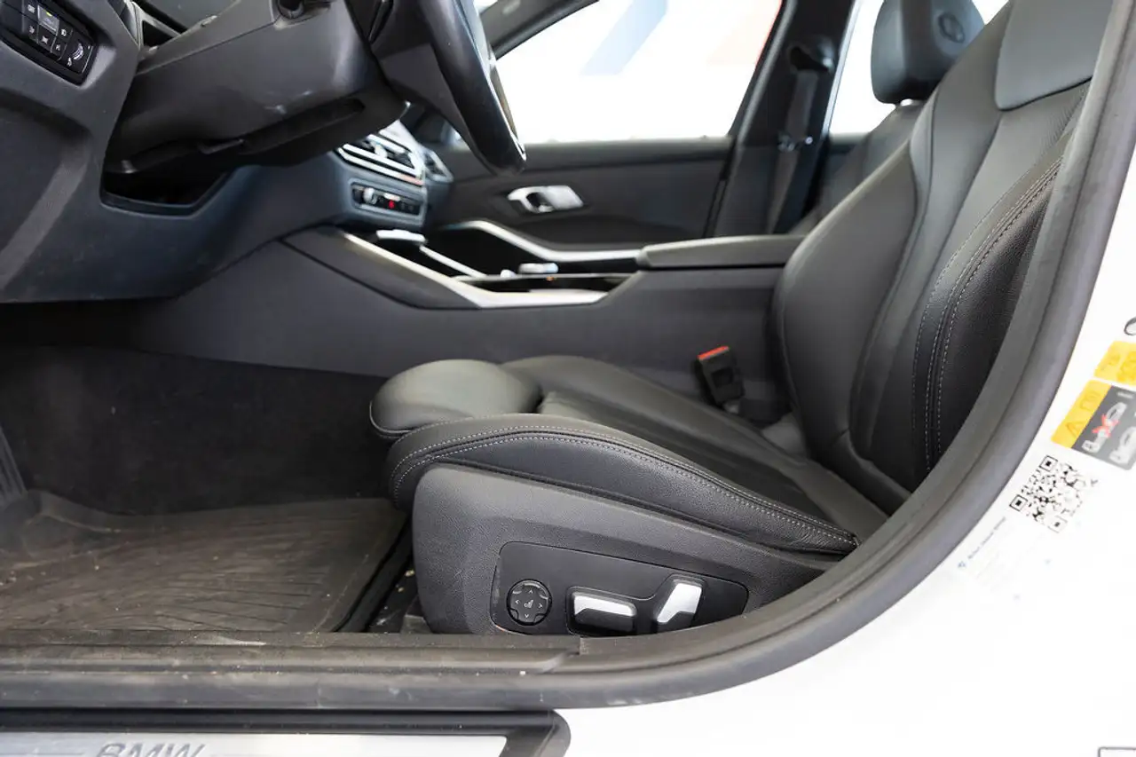 BMW 3 Series - Image 25