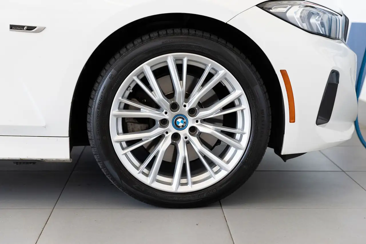 BMW 3 Series - Image 19