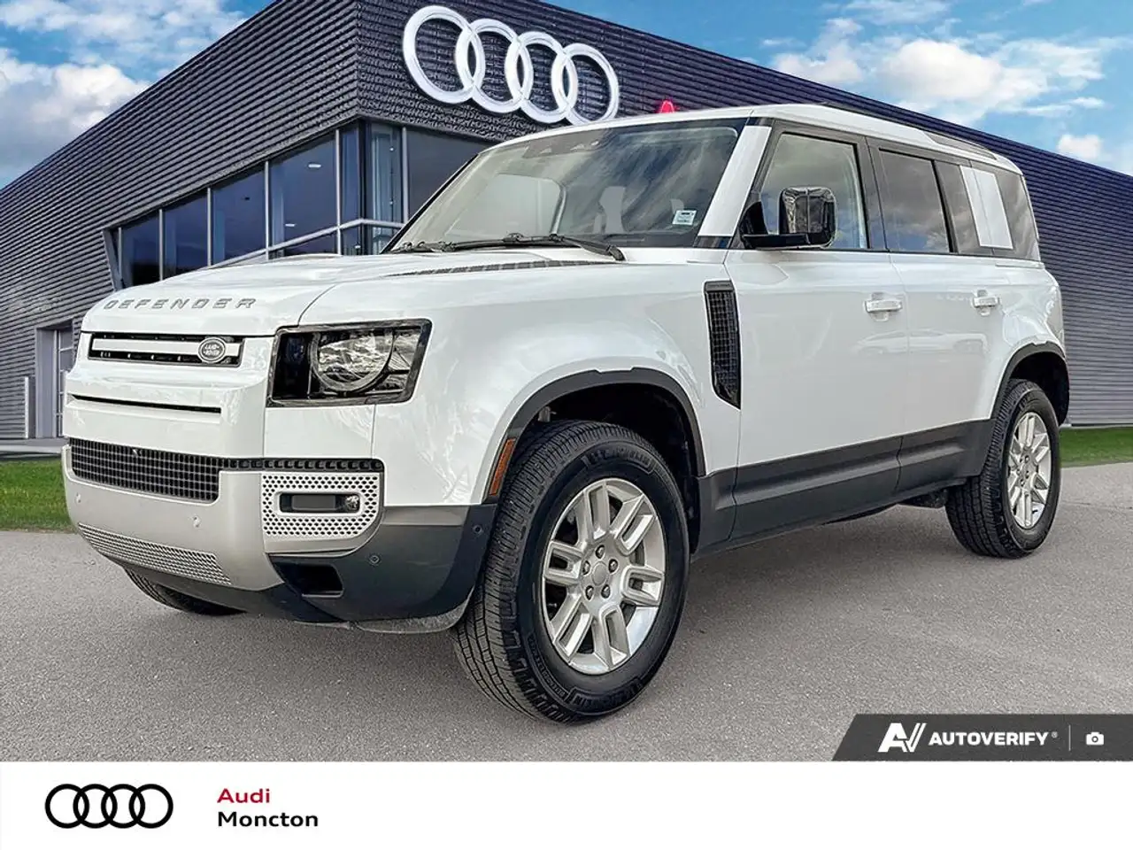 Land Rover Defender - Image 1