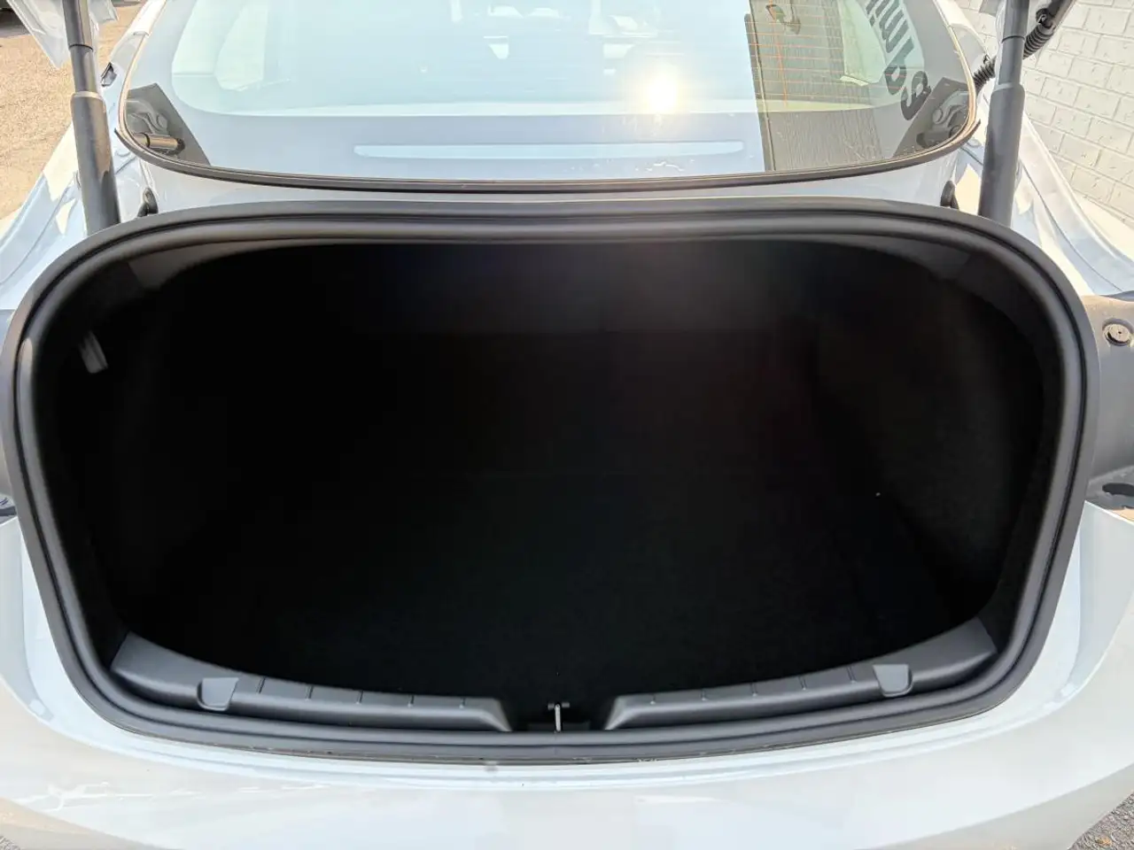 Tesla Model 3 - Image 9
