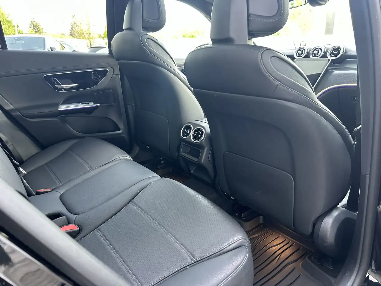 Mercedes-Benz GLC - Image 32