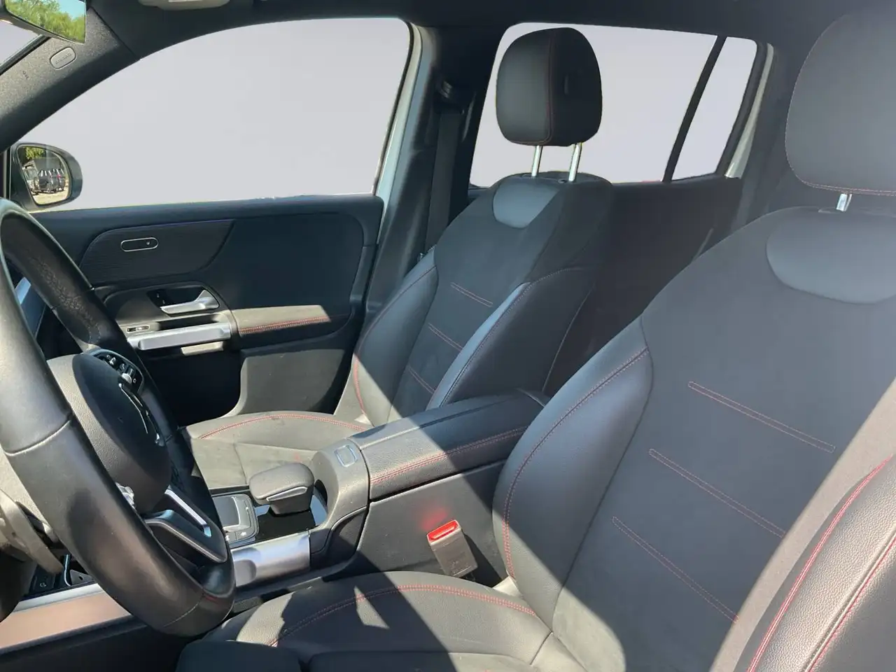 Mercedes-Benz GLB - Image 13
