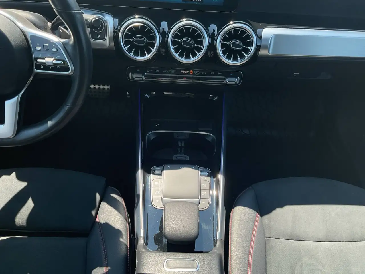 Mercedes-Benz GLB - Image 19