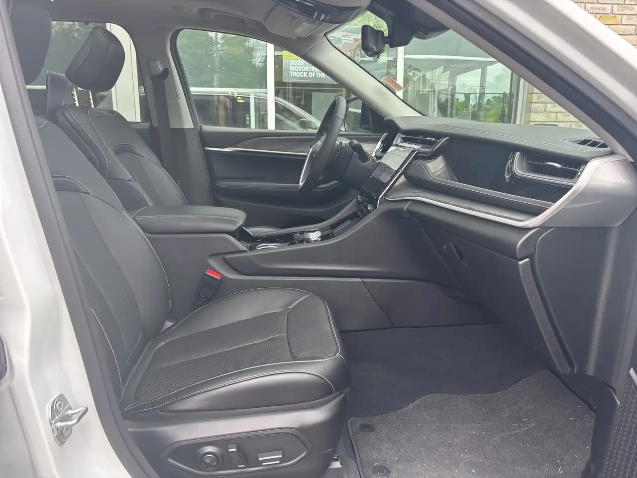 Jeep Grand Cherokee - Image 23