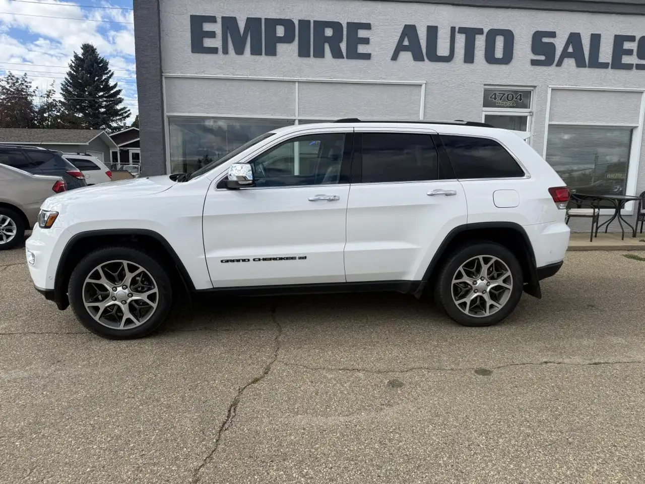 Jeep Grand Cherokee - Image 11