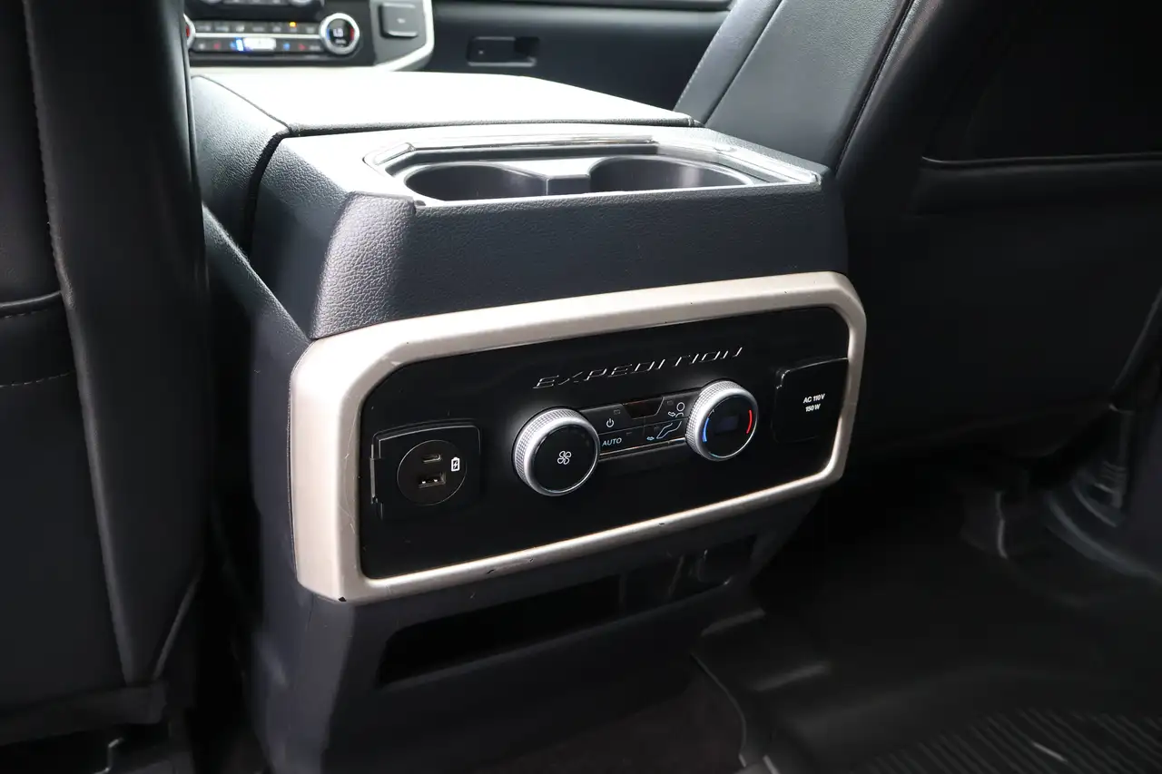 Ford Expedition - Image 28