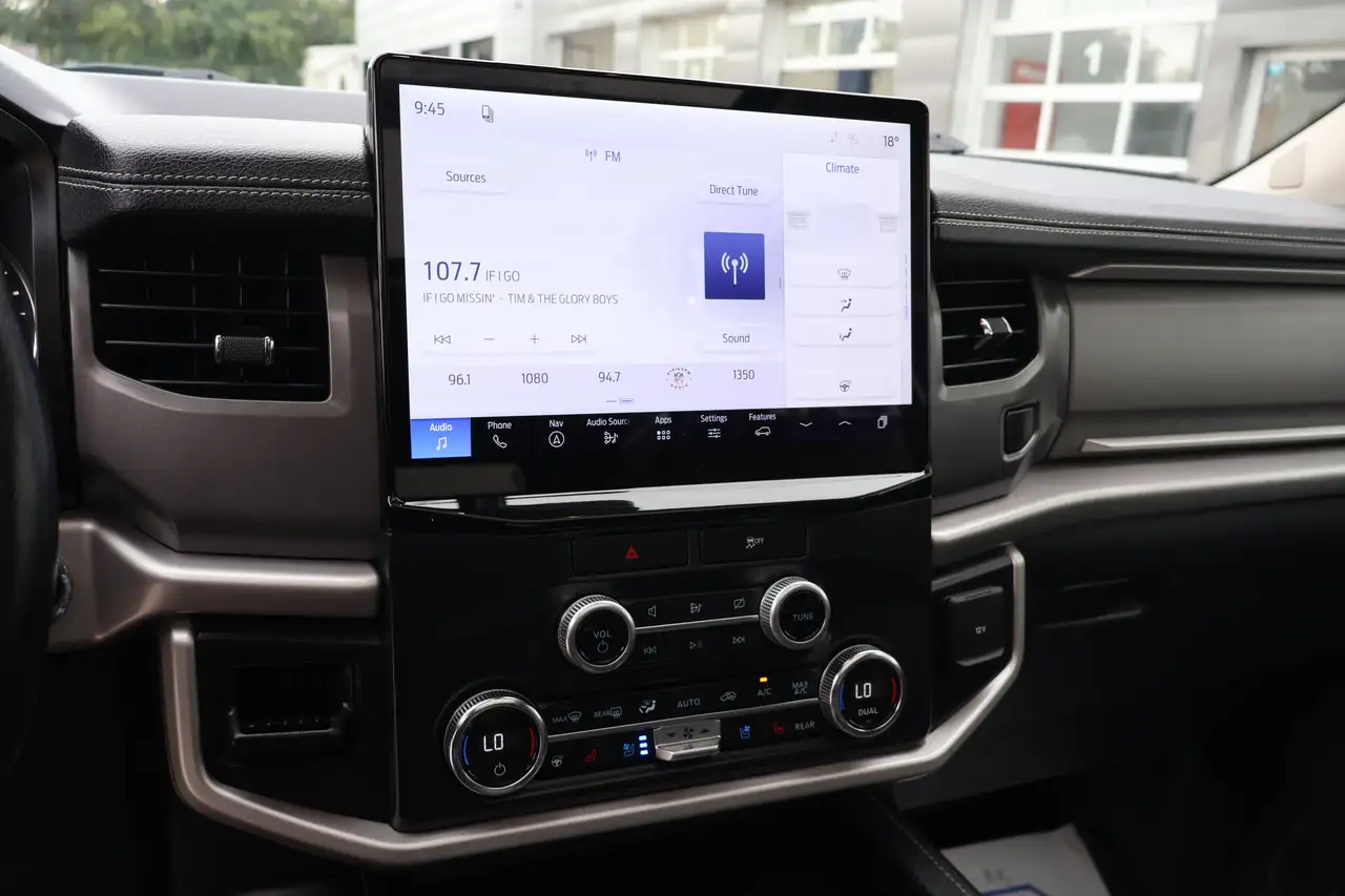 Ford Expedition - Image 12