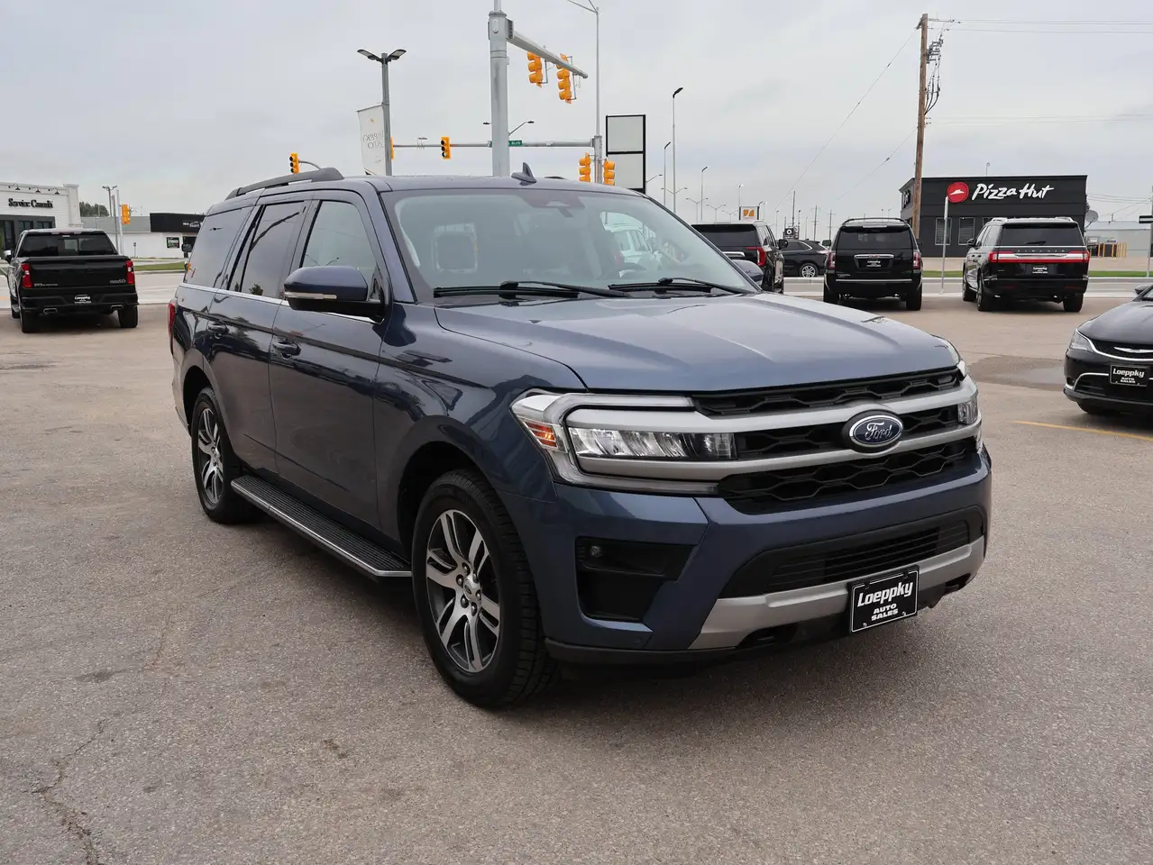Ford Expedition - Image 17