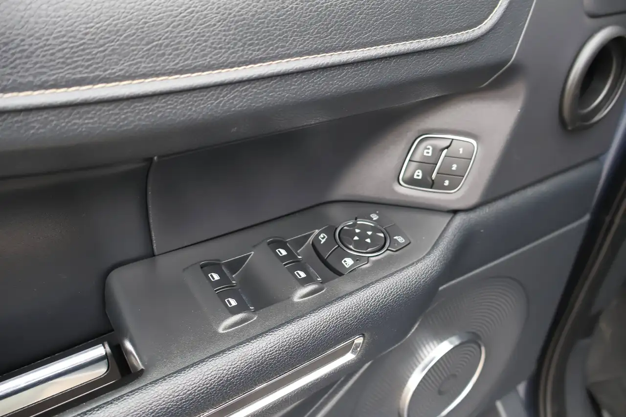 Ford Expedition - Image 9