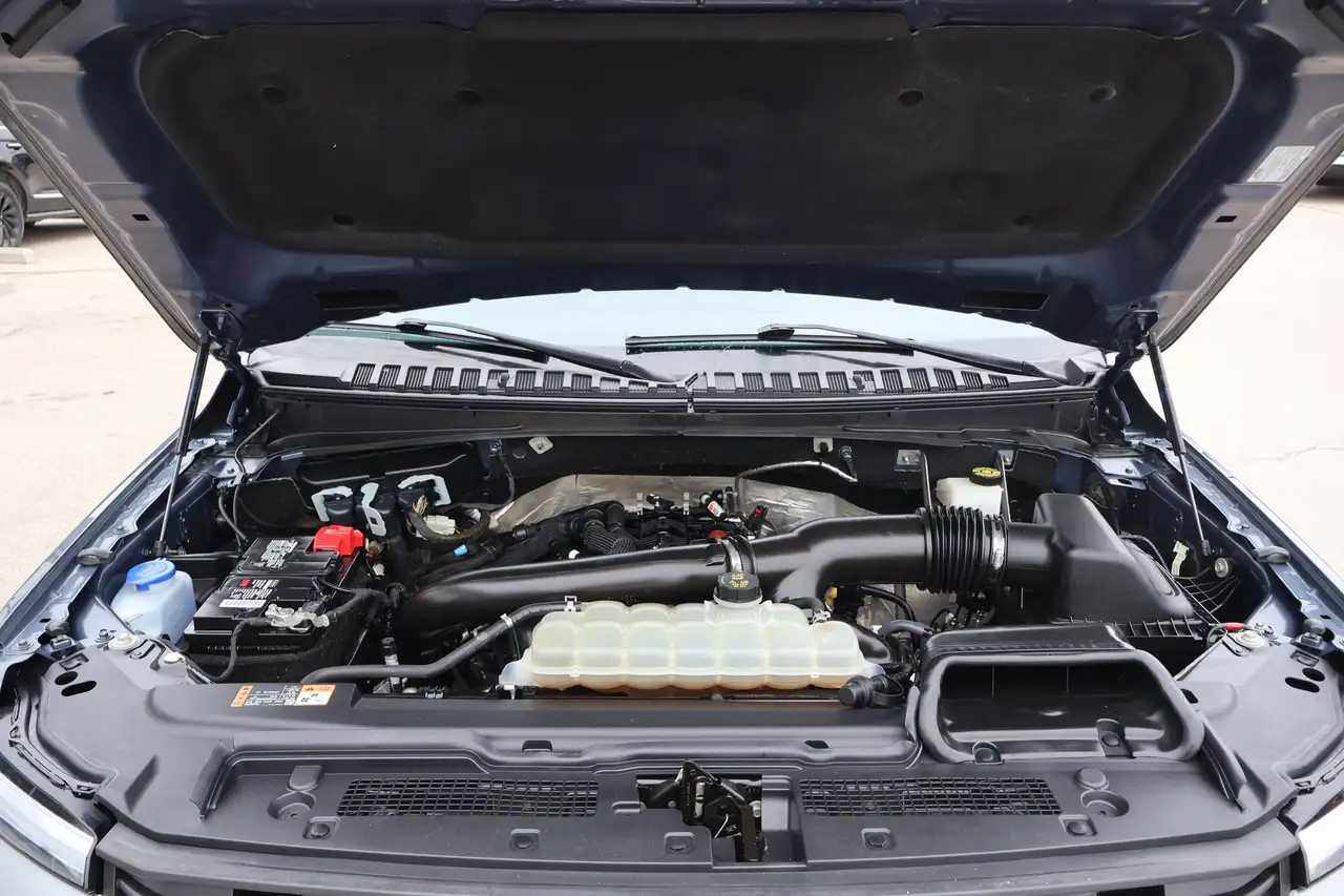 Ford Expedition - Image 43