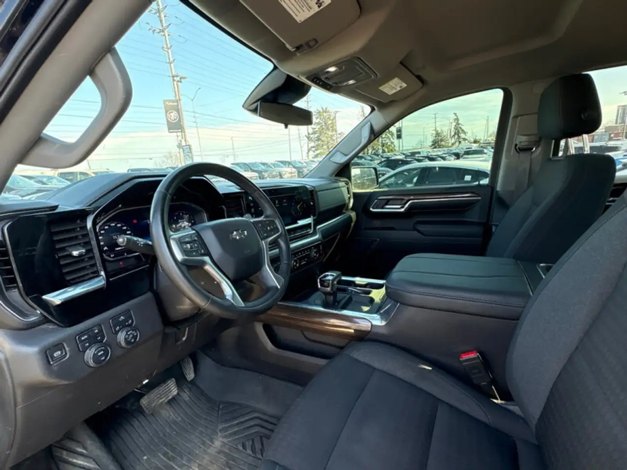 Chevrolet Silverado 1500 - Image 10