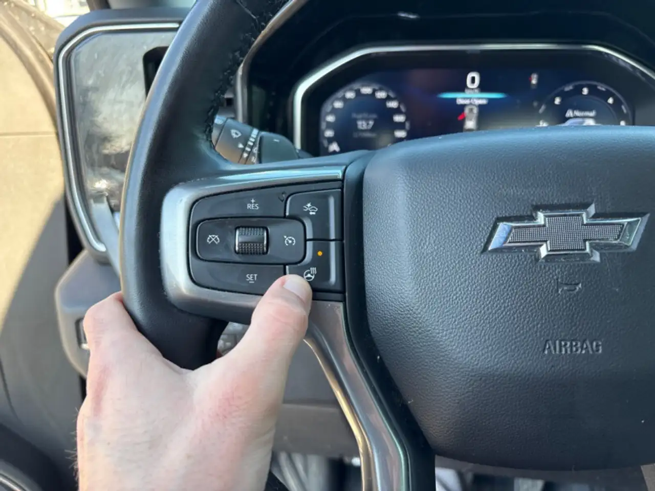 Chevrolet Silverado 1500 - Image 15