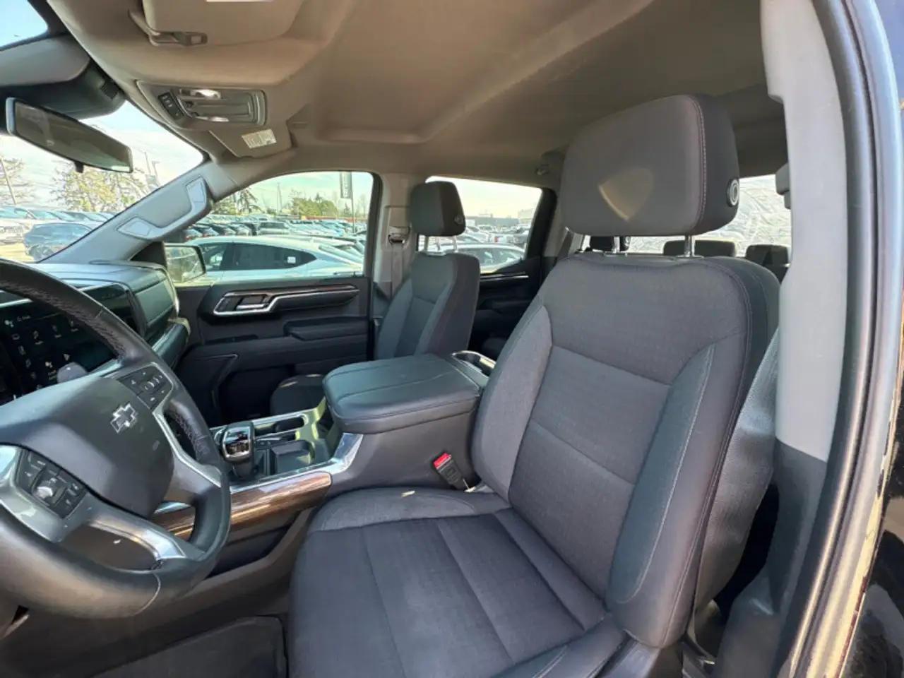 Chevrolet Silverado 1500 - Image 11
