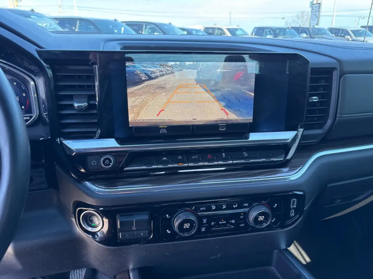 Chevrolet Silverado 1500 - Image 14