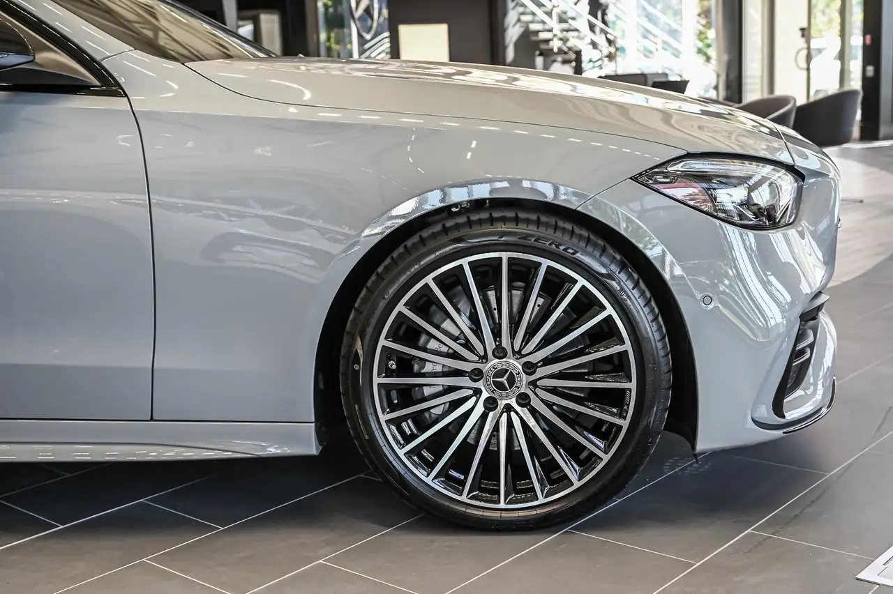 Mercedes-Benz C-Class - Image 6