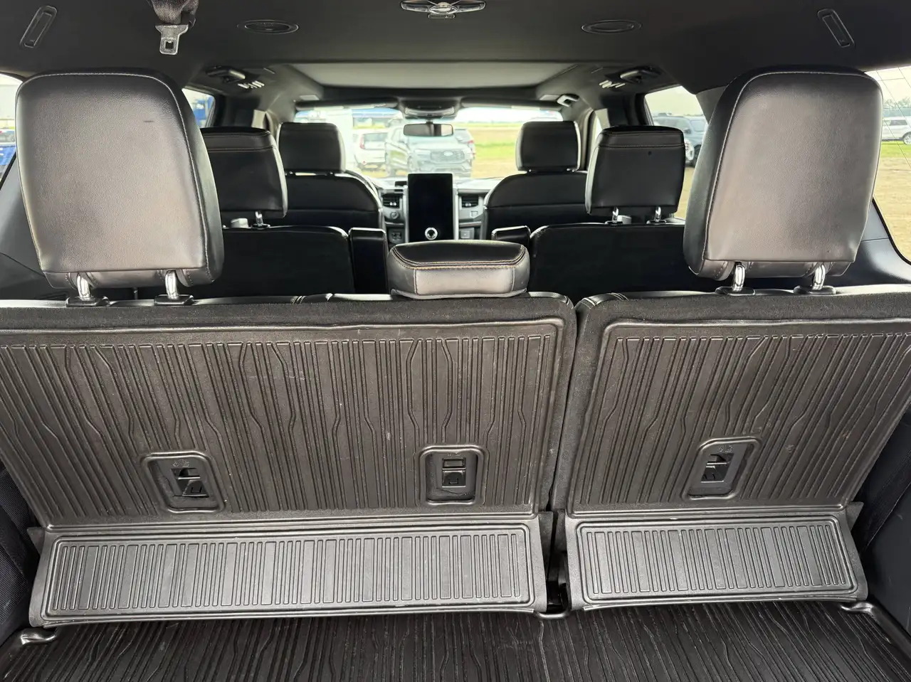 Ford Expedition - Image 12