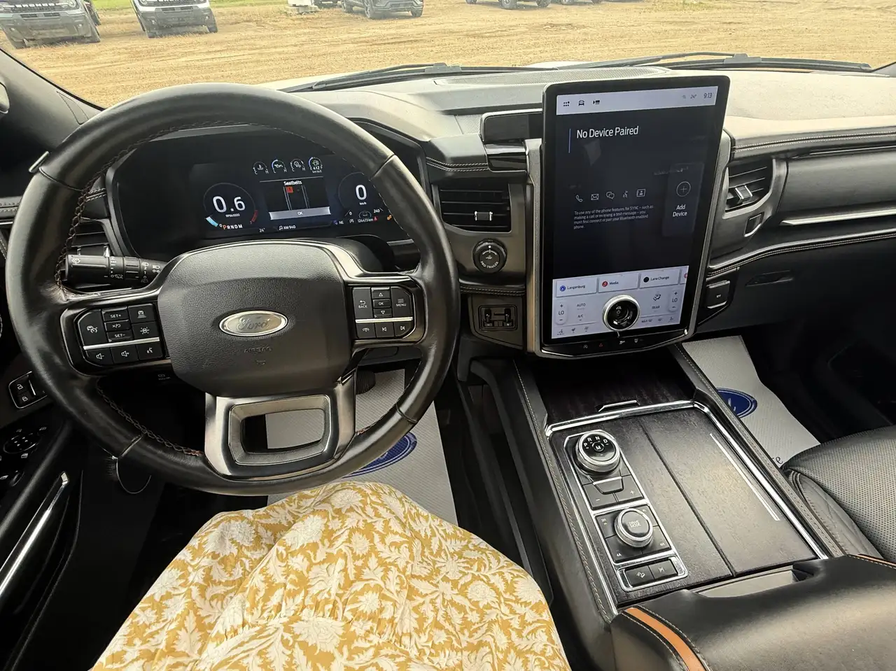 Ford Expedition - Image 20