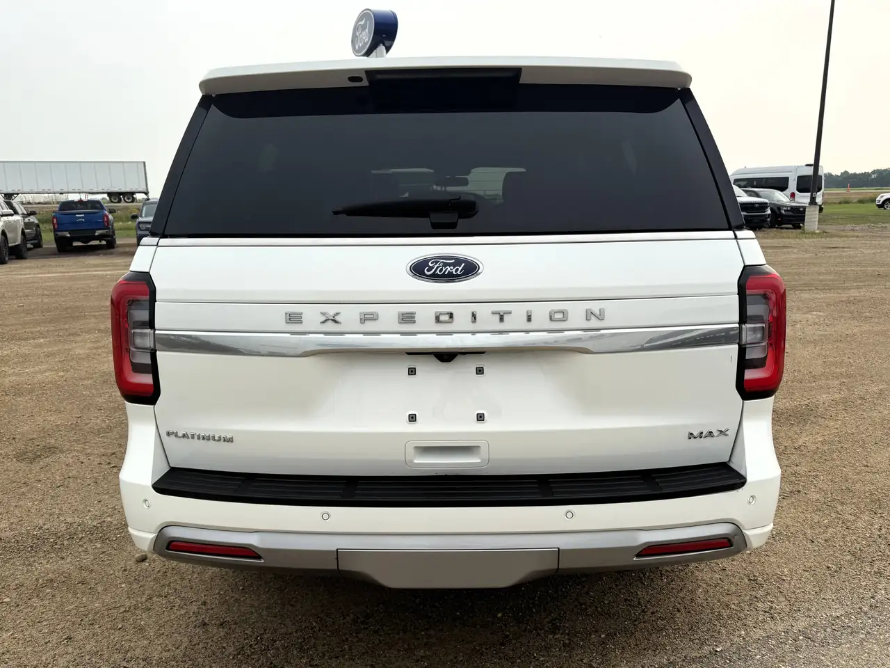 Ford Expedition - Image 8