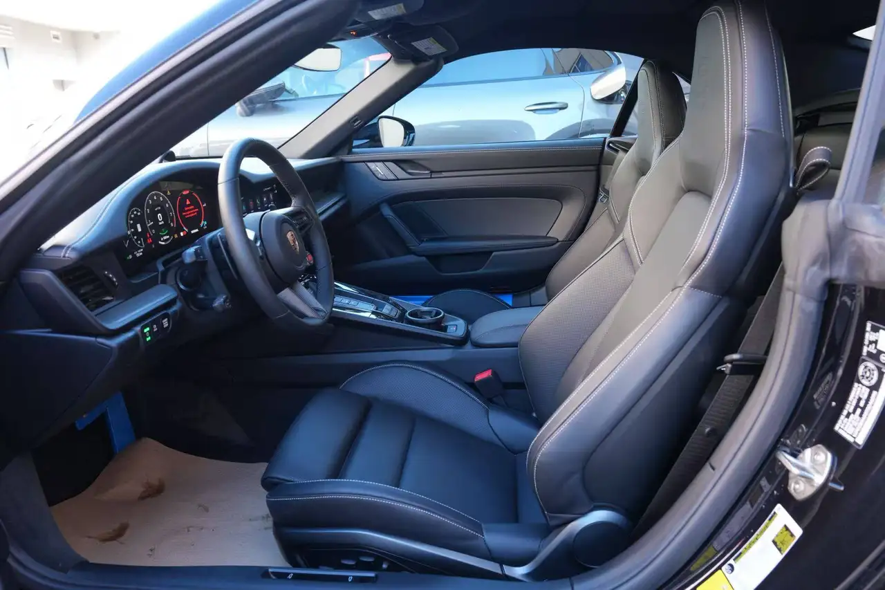 Porsche 911 - Image 15