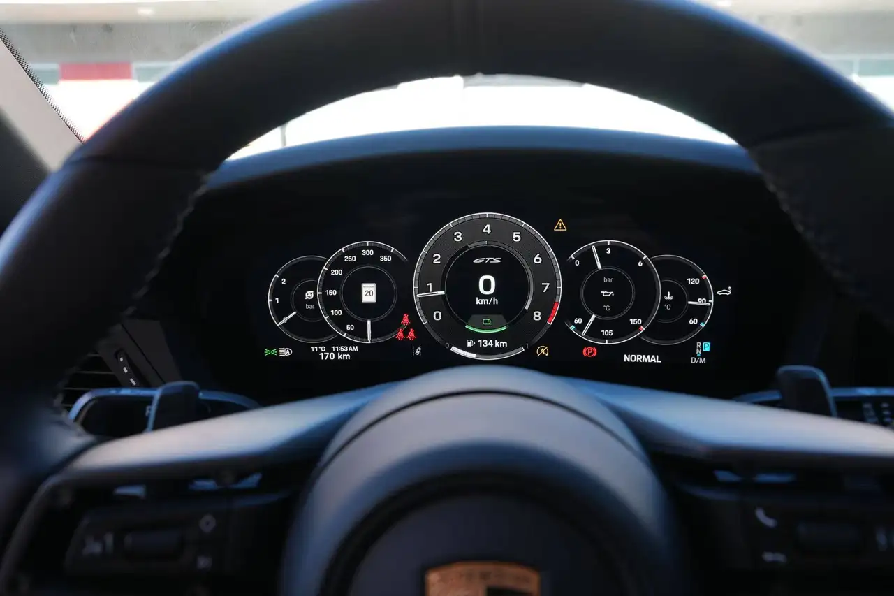 Porsche 911 - Image 11