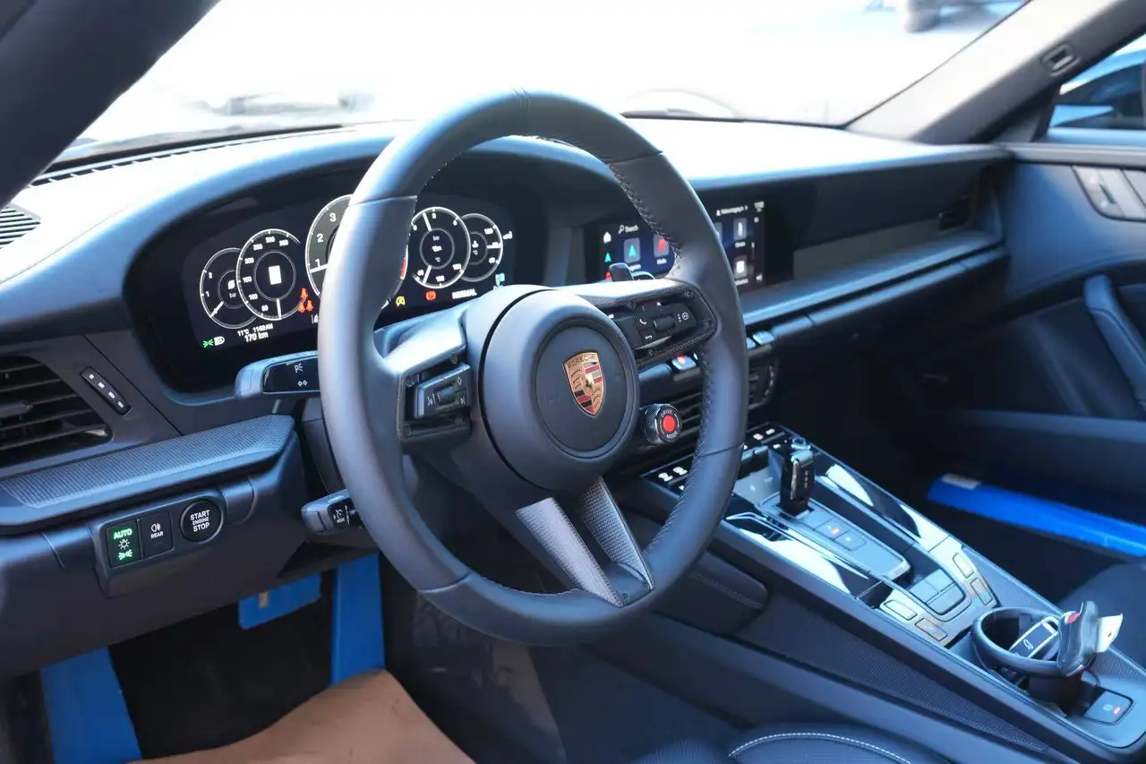 Porsche 911 - Image 8