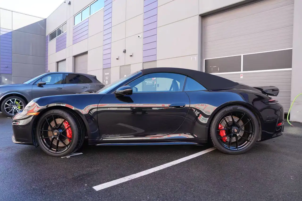Porsche 911 - Image 25