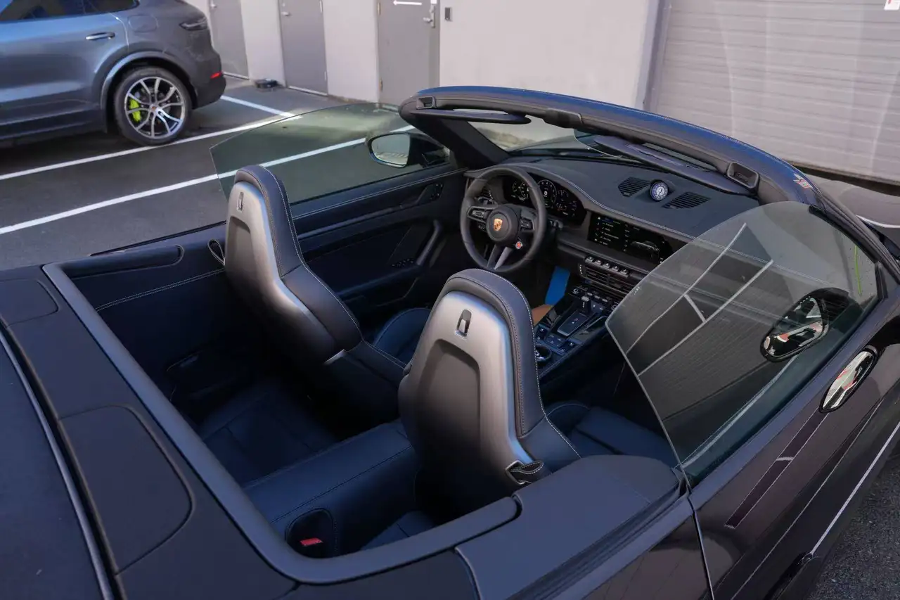 Porsche 911 - Image 26