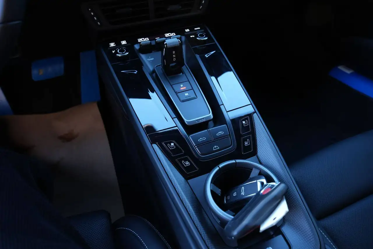 Porsche 911 - Image 12
