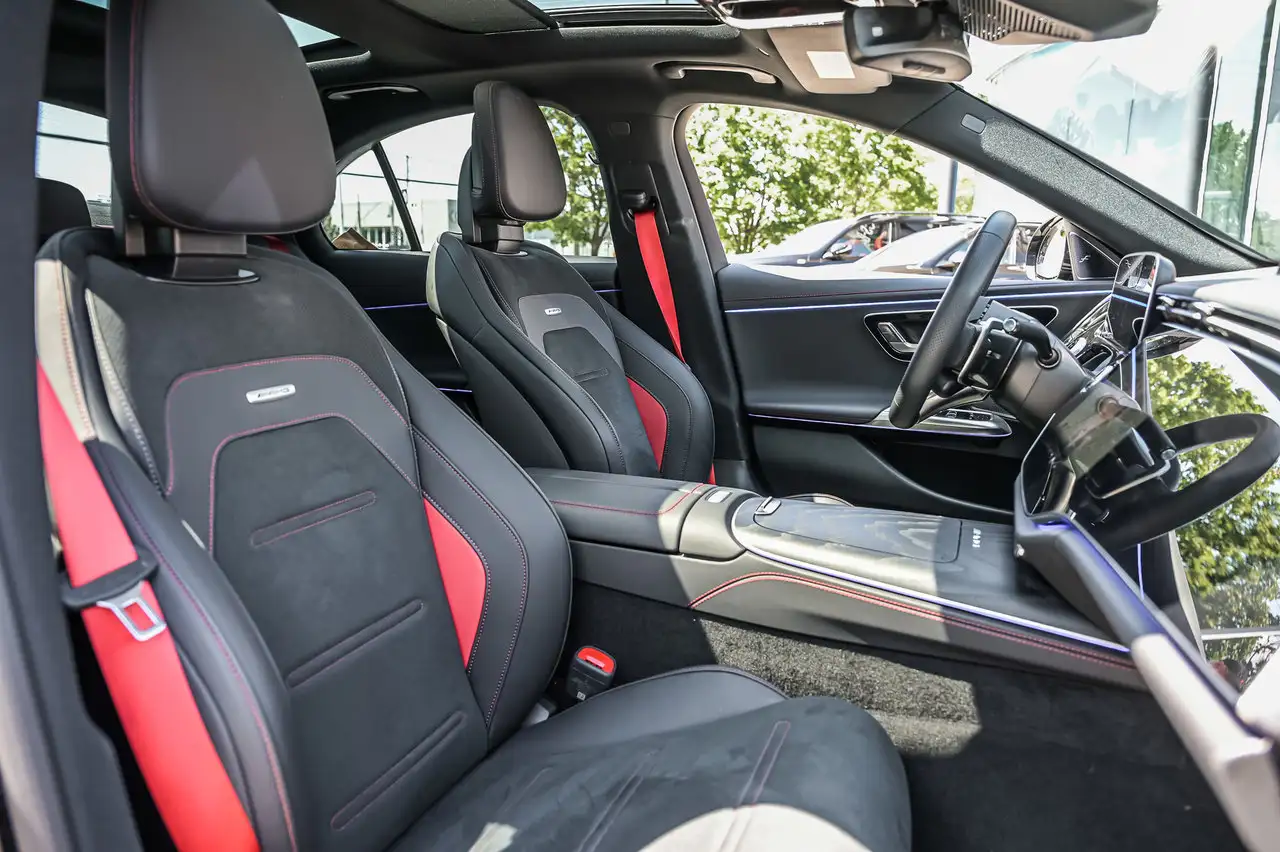 Mercedes-Benz E-Class - Image 32