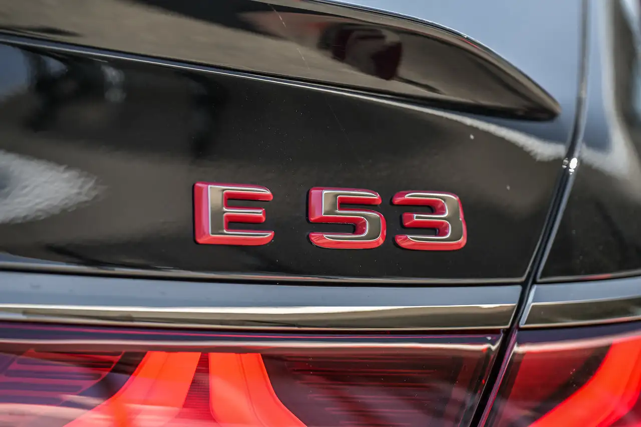 Mercedes-Benz E-Class - Image 17