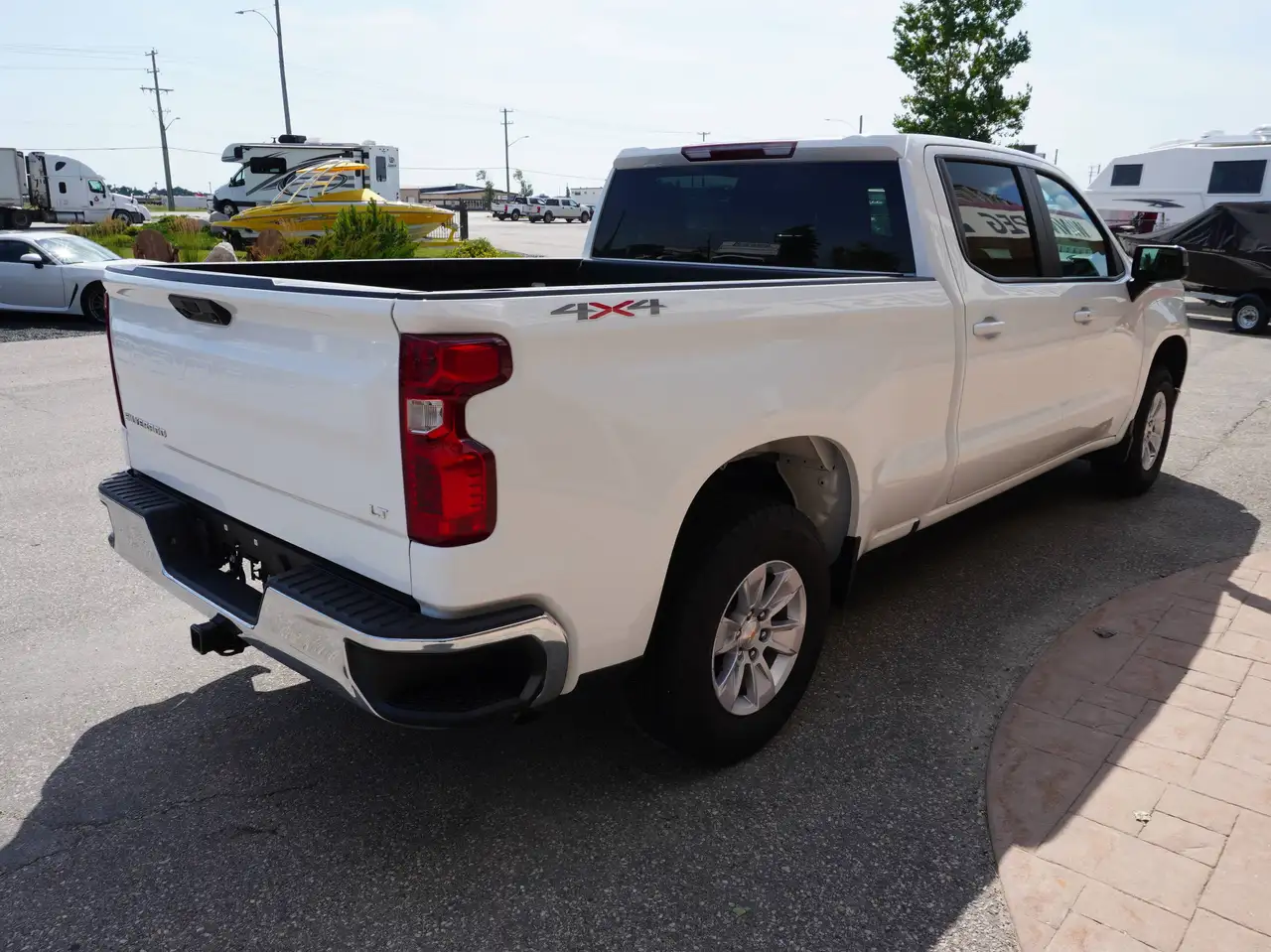 Chevrolet Silverado 1500 - Image 11