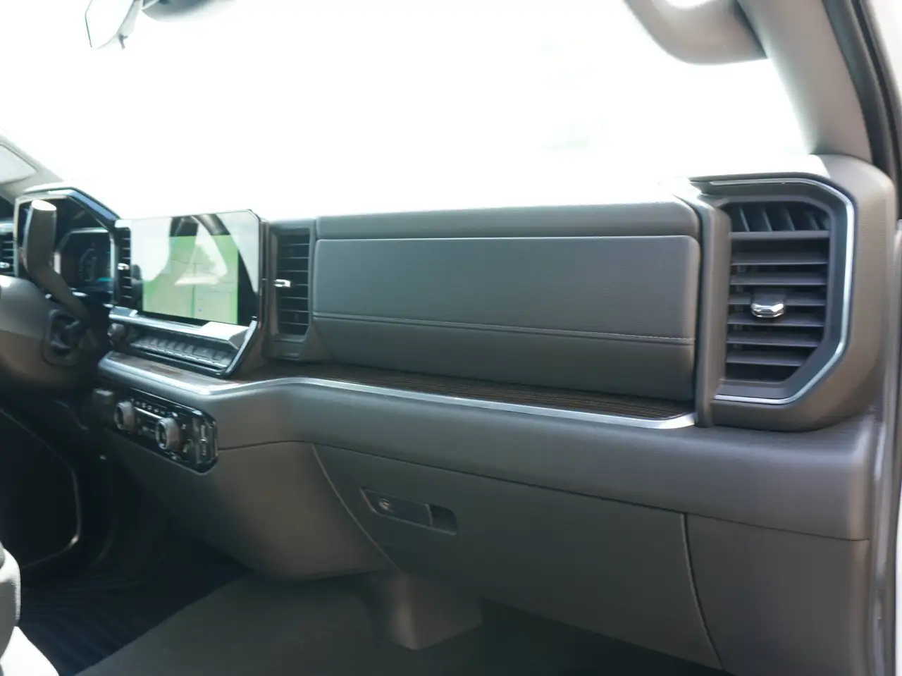 Chevrolet Silverado 1500 - Image 33