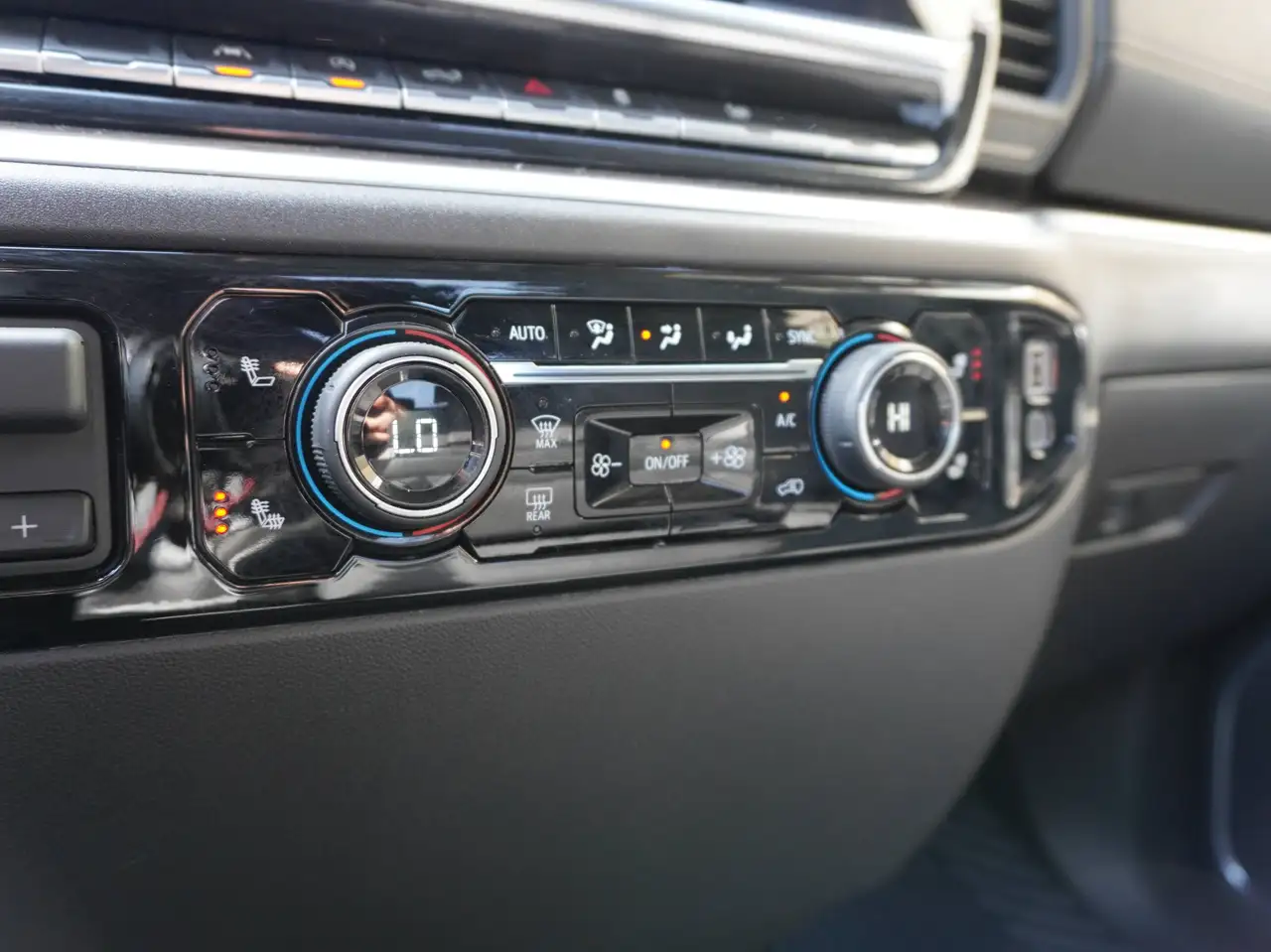 Chevrolet Silverado 1500 - Image 25